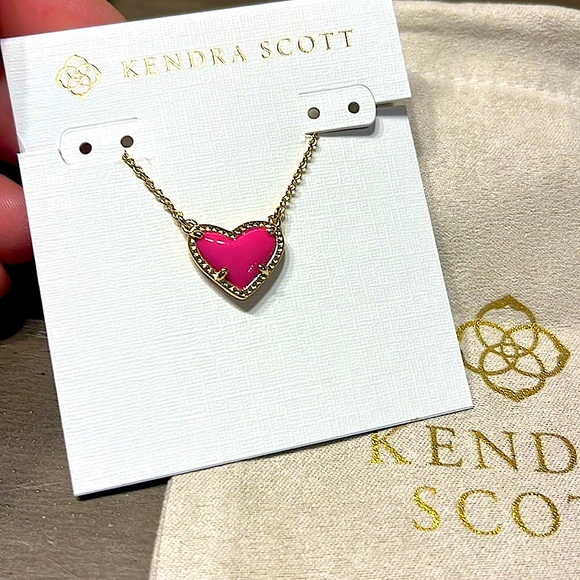 NEW Kendra Scott Ari Heart Adjustable Length Pendant Necklace in Pink - Picture 6 of 14